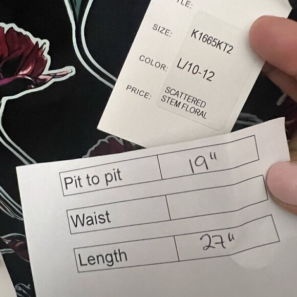 Unique Vintage Scattered Stem Floral Top - Picture 12 of 12